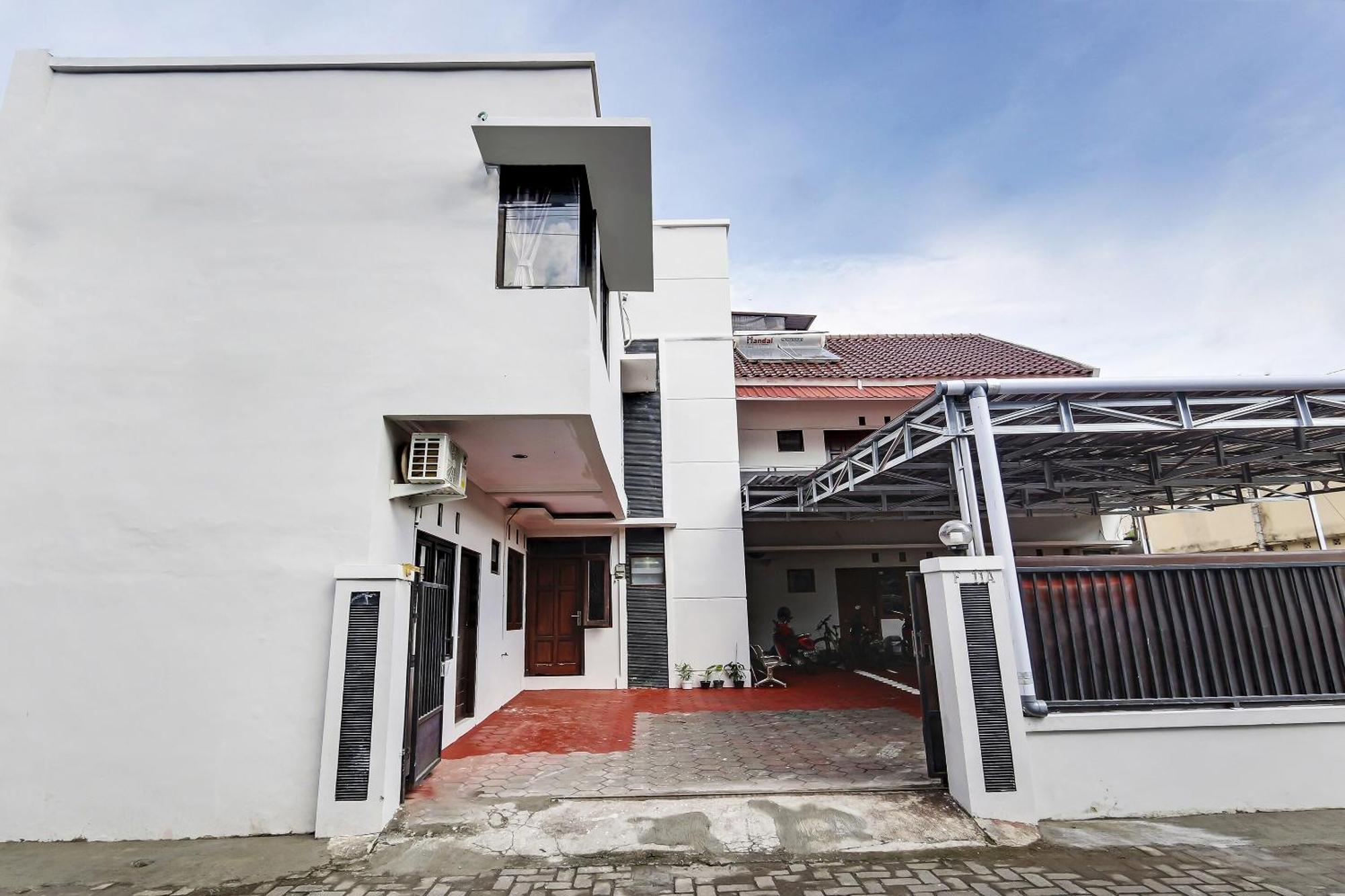 Oyo 91082 Nathania Exclusive Sleman  Bagian luar foto